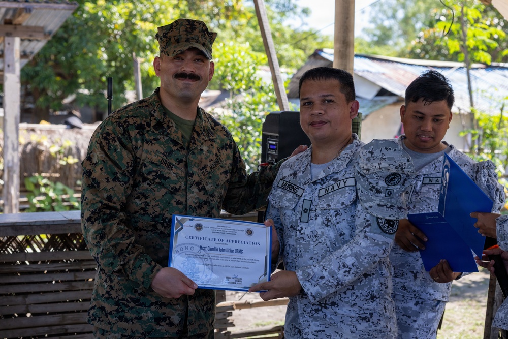 MRF-SEA, Philippine Service Members Support Filipino Communities During Local Holiday Outreach