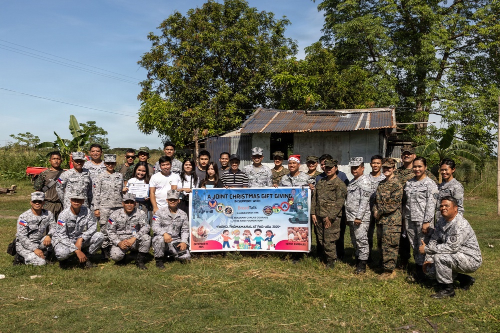 MRF-SEA, Philippine Service Members Support Filipino Communities During Local Holiday Outreach
