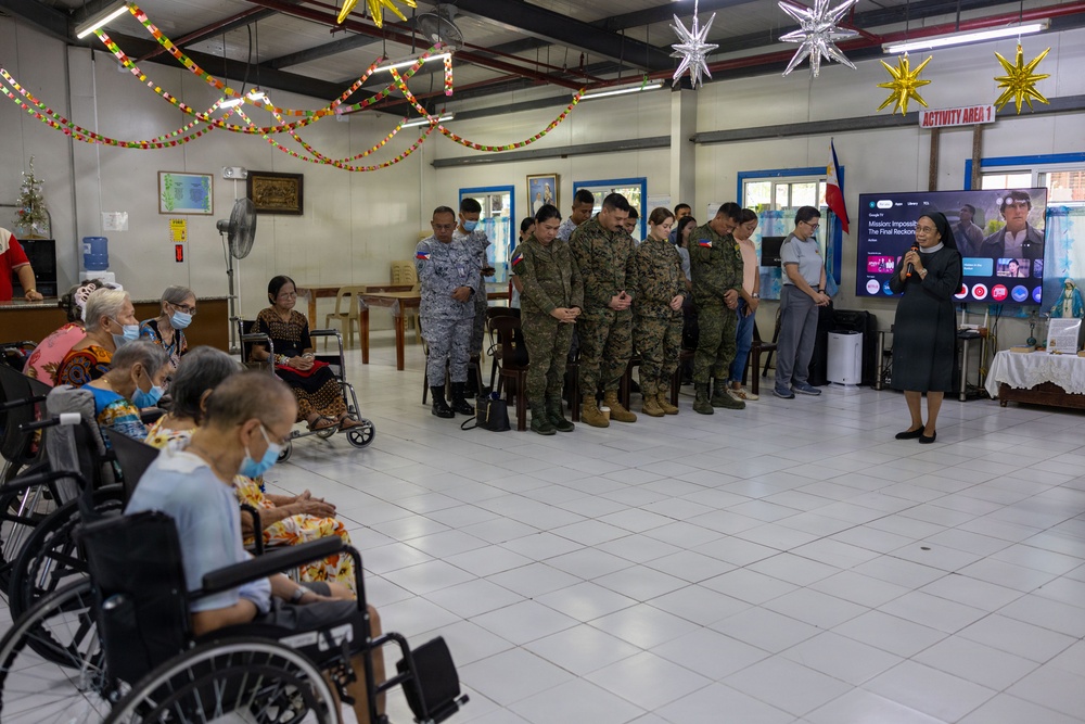 MRF-SEA, Philippine Service Members Support Filipino Communities During Local Holiday Outreach