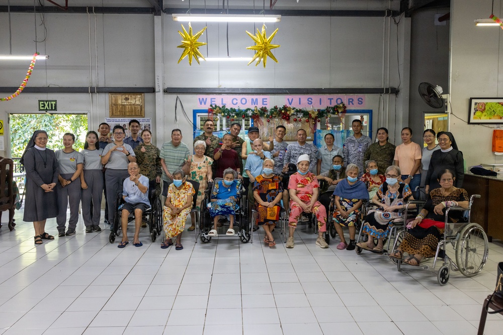 MRF-SEA, Philippine Service Members Support Filipino Communities During Local Holiday Outreach
