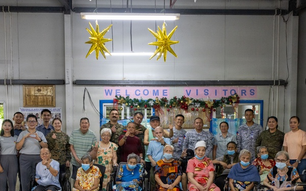MRF-SEA, Philippine Service Members Support Filipino Communities During Local Holiday Outreach