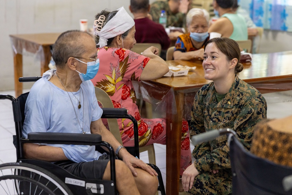 MRF-SEA, Philippine Service Members Support Filipino Communities During Local Holiday Outreach