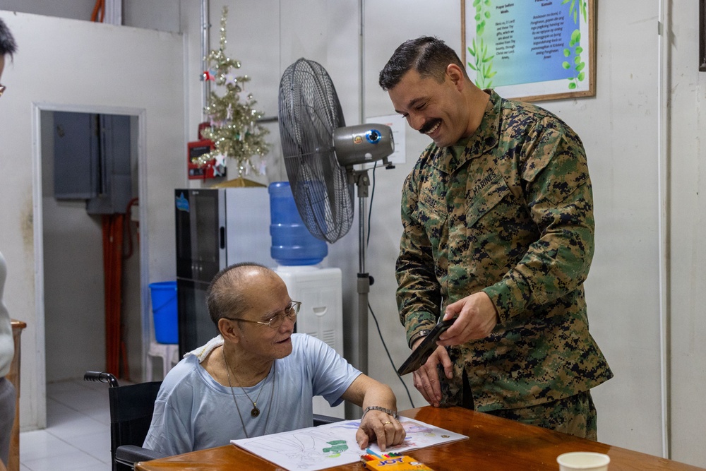 MRF-SEA, Philippine Service Members Support Filipino Communities During Local Holiday Outreach