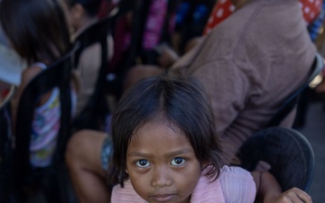 MRF-SEA, Philippine Service Members Support Filipino Communities During Local Holiday Outreach