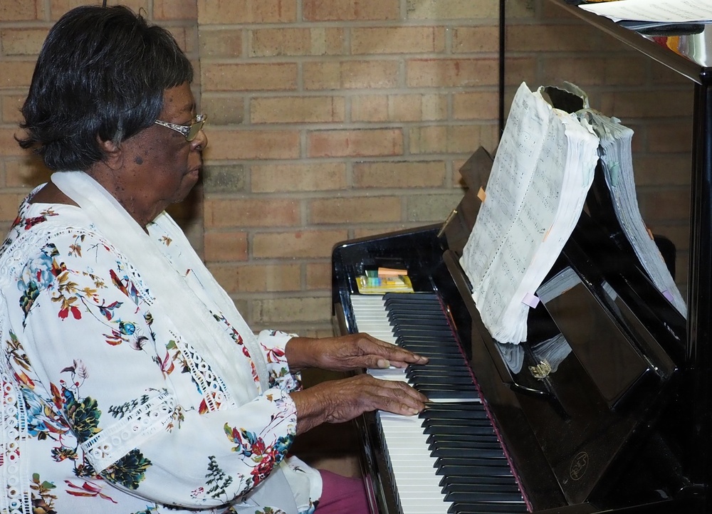 Evans pianist retires after 70 years of chapel music