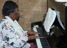 Evans pianist retires after 70 years of chapel music