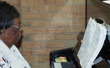 Evans pianist retires after 70 years of chapel music