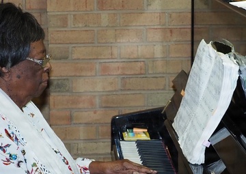 Evans pianist retires after 70 years of chapel music