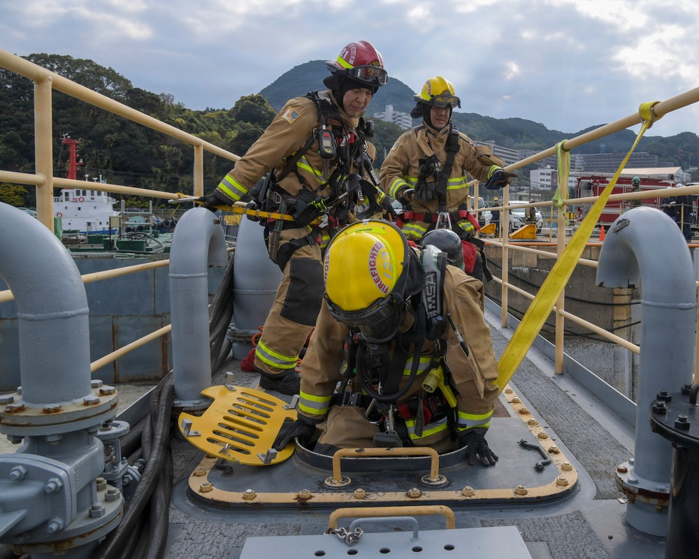 CNRJ Sasebo Fire and Emergency Services and SRF Conduct Confined Space Drilll