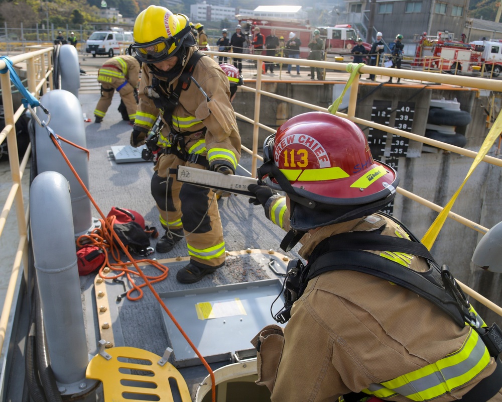 CNRJ Sasebo Fire and Emergency Services and SRF Conduct Confined Space Drilll