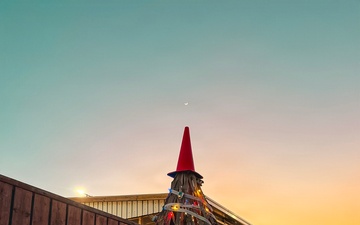 449th AEG Airmen prepare for Christmas at Camp Lemonnier