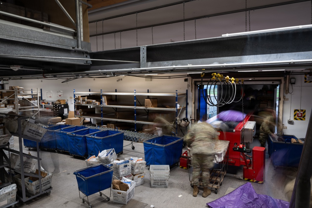 52nd Fighter Wing leaders, volunteers pitch in to get last-minute holiday mail to Airmen serving overseas at Spangdahlem Air Base