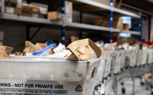 52nd Fighter Wing leaders, volunteers pitch in to get last-minute holiday mail to Airmen serving overseas at Spangdahlem Air Base