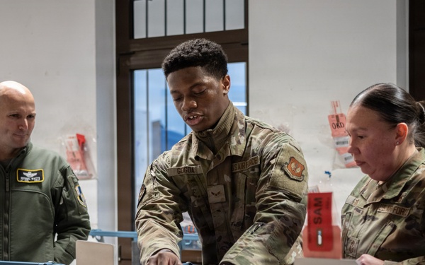 52nd Fighter Wing leaders, volunteers pitch in to get last-minute holiday mail to Airmen serving overseas at Spangdahlem Air Base