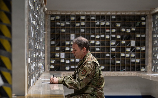 52nd Fighter Wing leaders, volunteers pitch in to get last-minute holiday mail to Airmen serving overseas at Spangdahlem Air Base
