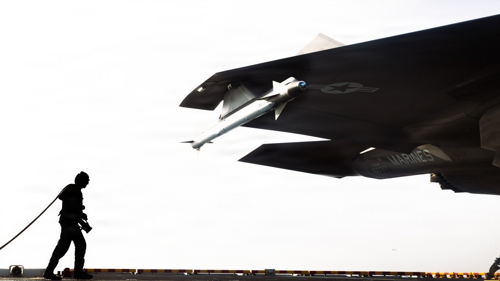 31st MEU | Flight Ops aboard USS Tripoli