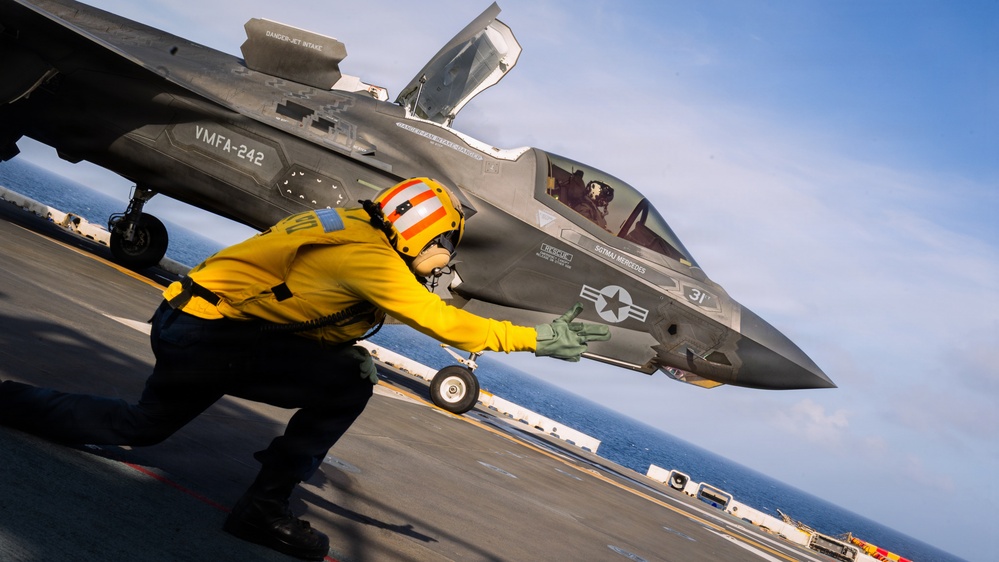 31st MEU | Flight Ops aboard USS Tripoli