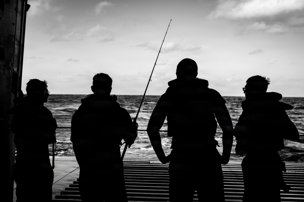 22nd MEU(SOC) | USS Fort Lauderdale Conducts Fish Call