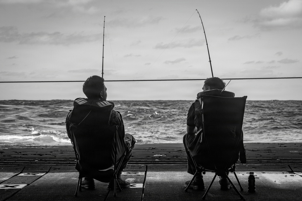 22nd MEU(SOC) | USS Fort Lauderdale Conducts Fish Call