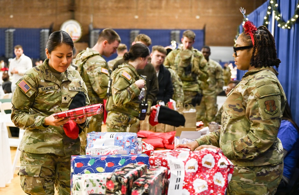 Guardsmen gather at D.C. Armory for holiday celebration