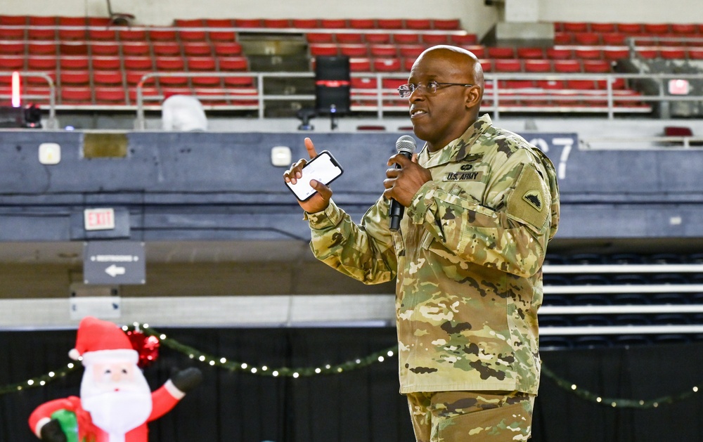 Guardsmen gather at D.C. Armory for holiday celebration