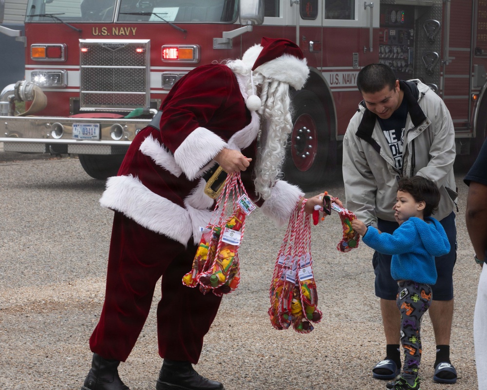 NAS Pensacola MWR, Fire Department Spread Holiday Cheer