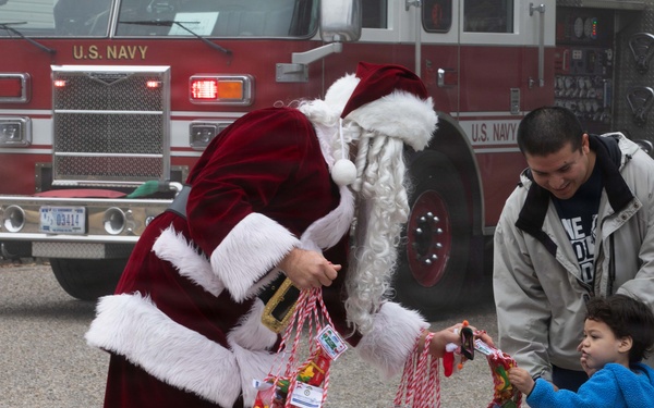 NAS Pensacola MWR, Fire Department Spread Holiday Cheer