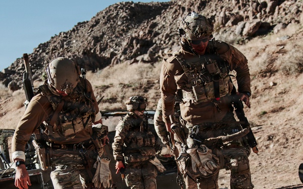 EOD Technicians Conduct a CSAR Drill