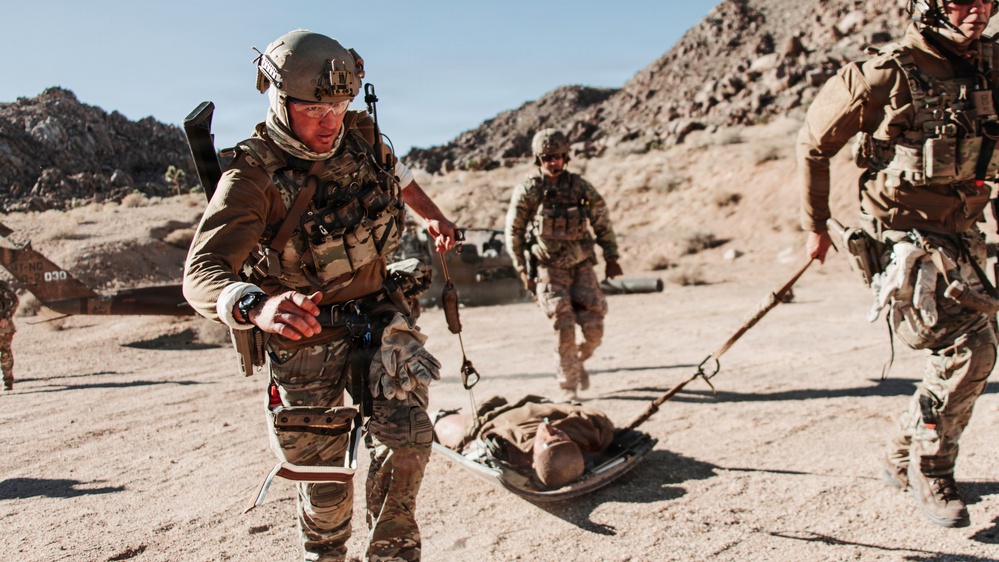 DVIDS - Images - EOD Technicians Conduct a CSAR Drill [Image 11 of 12]