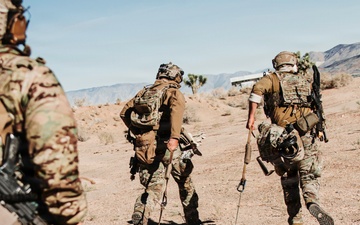 EOD Technicians Conduct a CSAR Drill