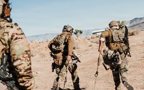 EOD Technicians Conduct a CSAR Drill