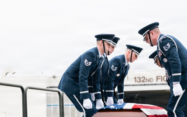 Honorable transfer of two fallen Iowa Guard Soldiers in Des Moines