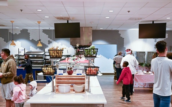 Base Leaders Serve Christmas Meals at Holloman Air Force Base Dining Facility