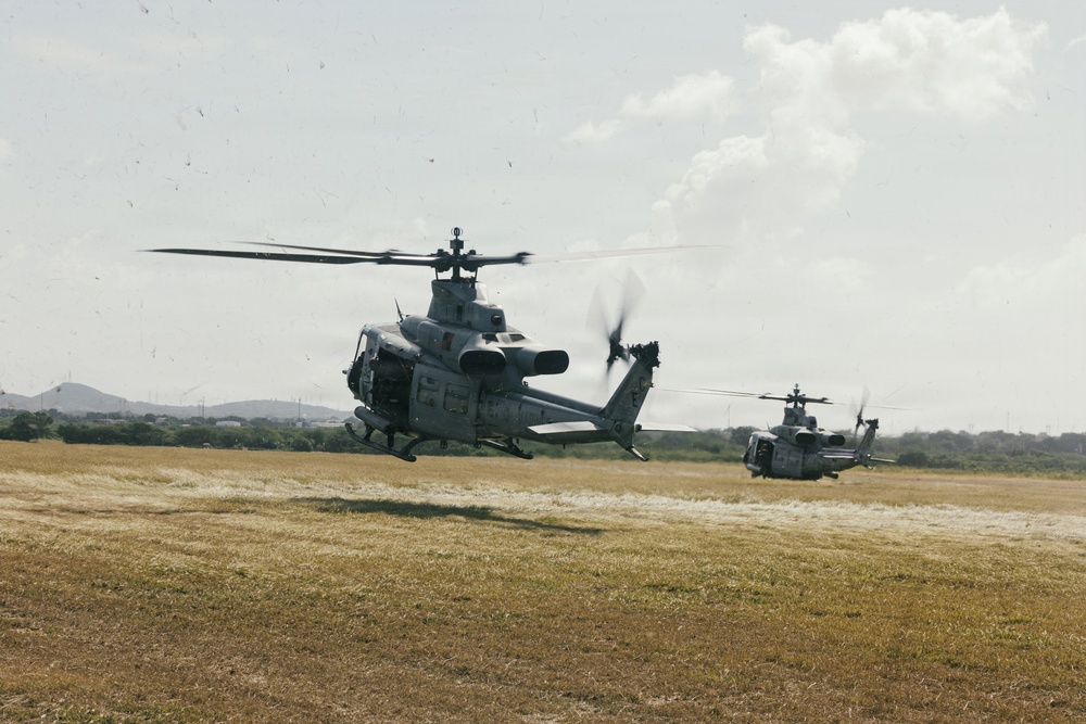 II MEF CG Visits 22nd MEU(SOC) in Puerto Rico