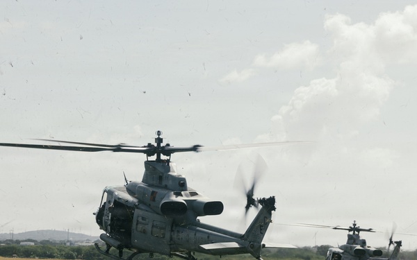 II MEF CG Visits 22nd MEU(SOC) in Puerto Rico