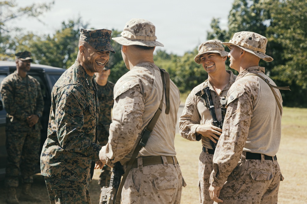 II MEF CG Visits 22nd MEU(SOC) in Puerto Rico