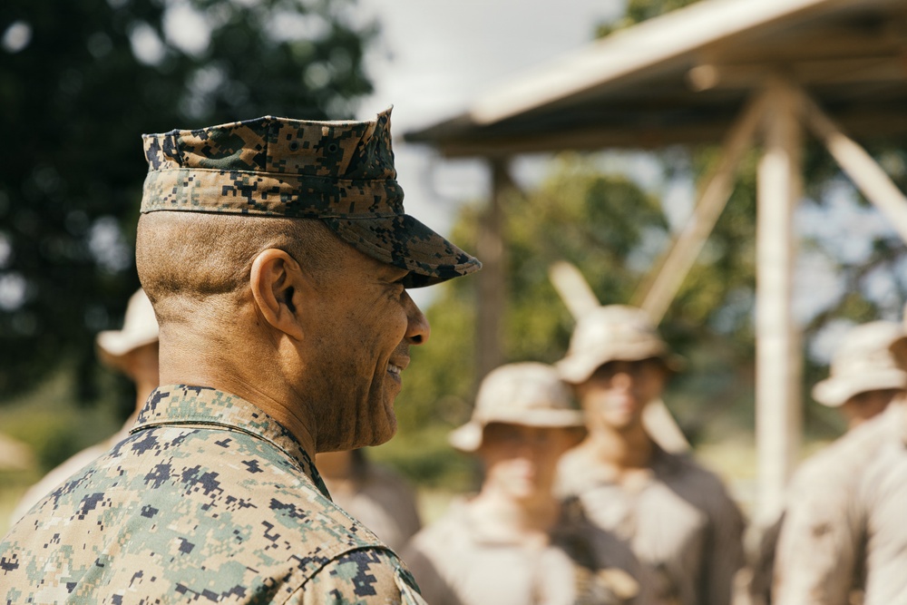 II MEF CG Visits 22nd MEU(SOC) in Puerto Rico
