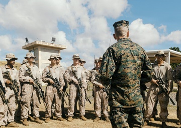 II MEF CG Visits 22nd MEU(SOC) in Puerto Rico