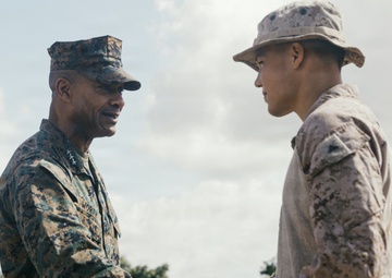 II MEF CG Visits 22nd MEU(SOC) in Puerto Rico