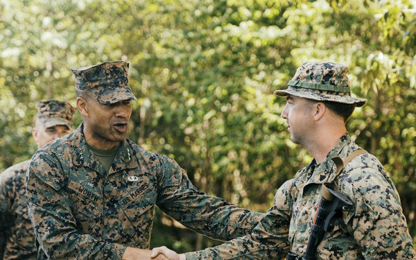 II MEF CG Visits 22nd MEU(SOC) in Puerto Rico