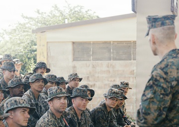 II MEF CG Visits 22nd MEU(SOC) in Puerto Rico