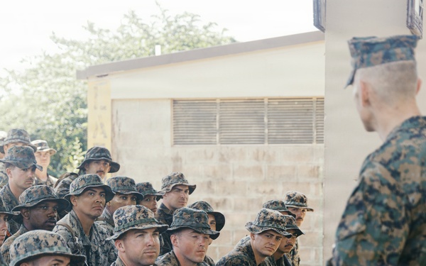 II MEF CG Visits 22nd MEU(SOC) in Puerto Rico