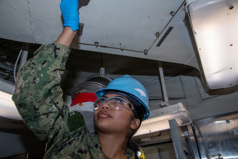 USS Carl Vinson (CVN 70) Daily Operations