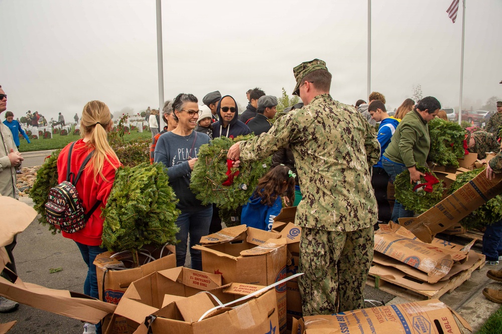 USS Carl Vinson (CVN 70) Wreaths Across America