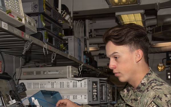 USS Carl Vinson (CVN 70) Daily Operations