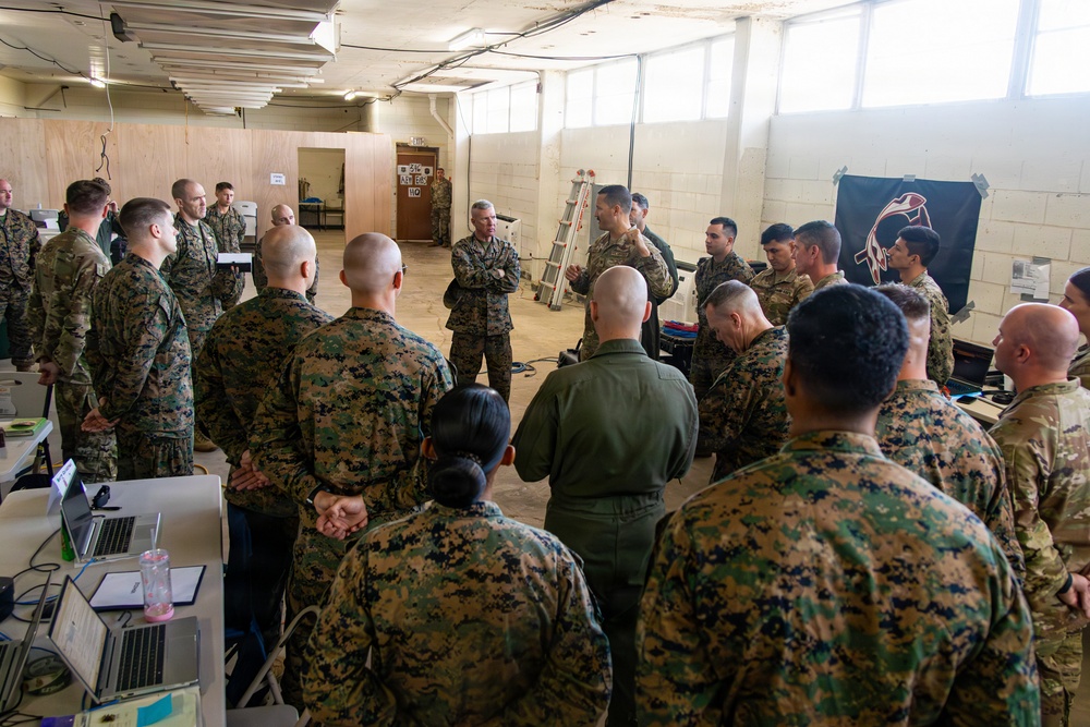 The Commandant, Gen. Eric M. Smith visits VMFA-225 and the 22nd MEU