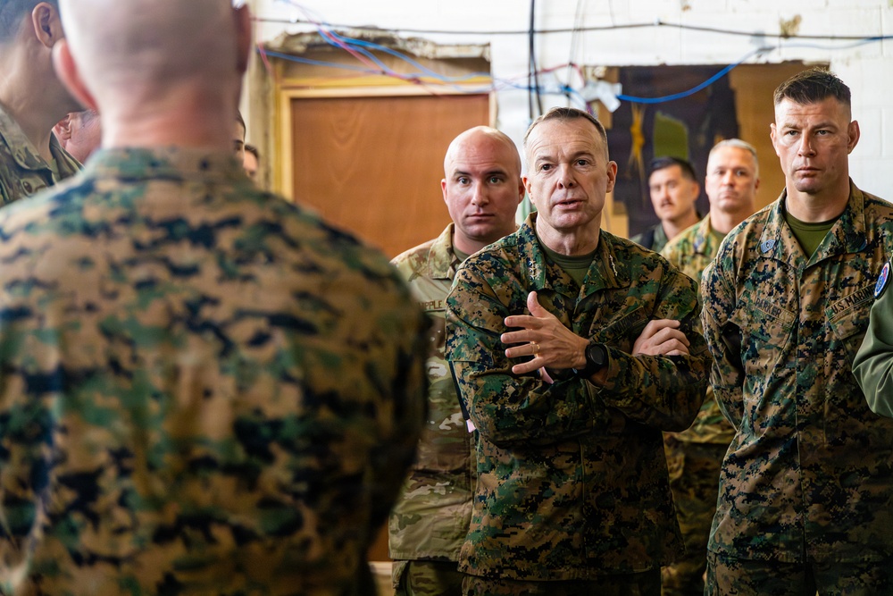 The Commandant, Gen. Eric M. Smith visits VMFA-225 and the 22nd MEU