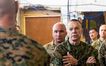 The Commandant, Gen. Eric M. Smith visits VMFA-225 and the 22nd MEU