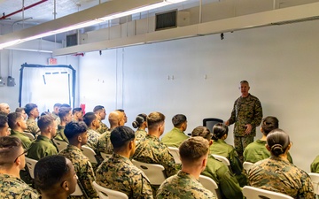 The Commandant, Gen. Eric M. Smith visits VMFA-225 and the 22nd MEU