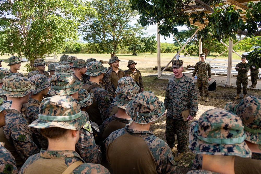 The Commandant, Gen. Eric M. Smith visits VMFA-225 and the 22nd MEU